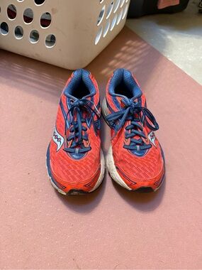 Saucony women’s pink & Navy Running Shoes